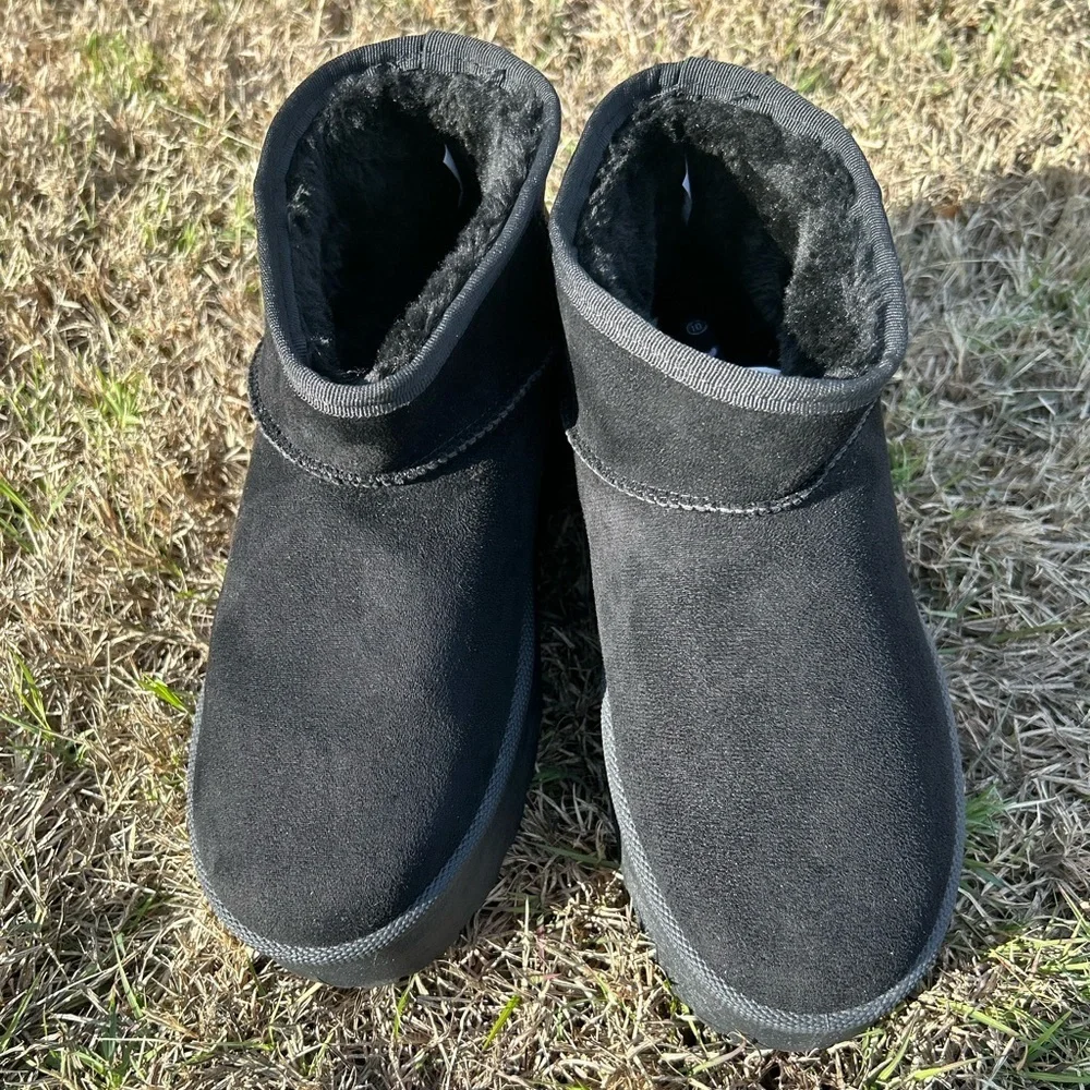 Mudd Platform Black Fur-Lined Boots Mini Shortie Gothic Emo boots Sz-10. T